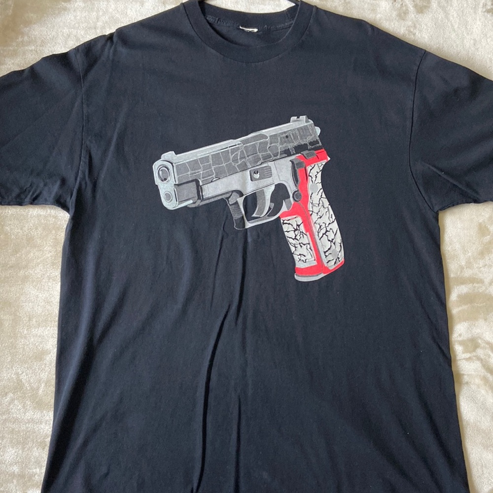 Black T shirt size XL